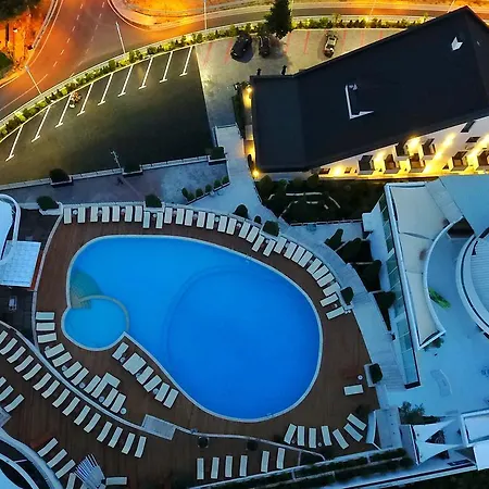 Mai Tai Mjull-Bethore